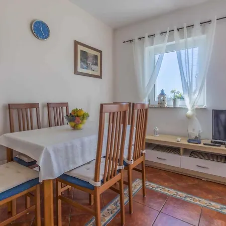 Apartment In 39140 Selce