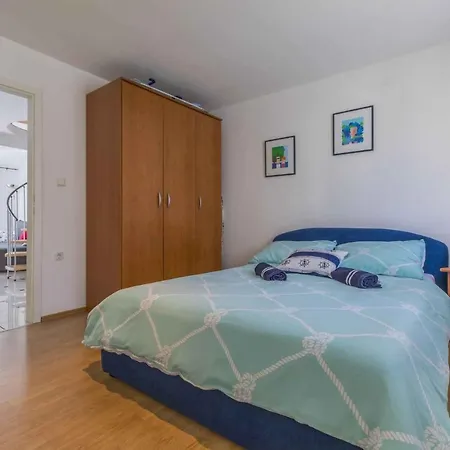Apartment In 39140 Selce